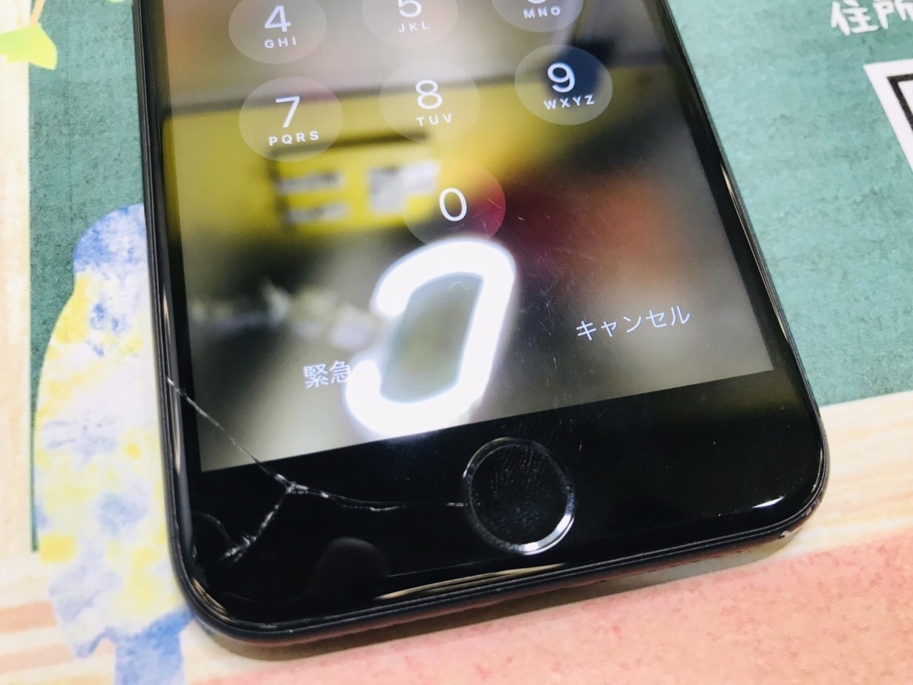 神戸の修理屋｜画面の端にガラス割れがあるiPhone SE（第2世代）